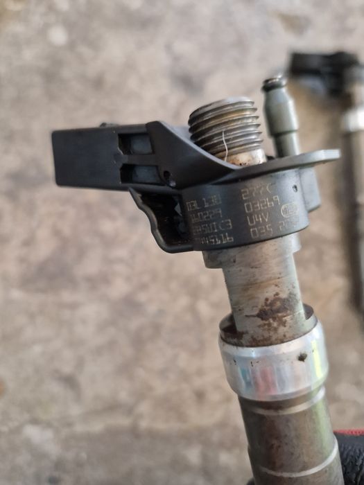 Injectoare VW T5 2.0 2013 Cod 03L130277C