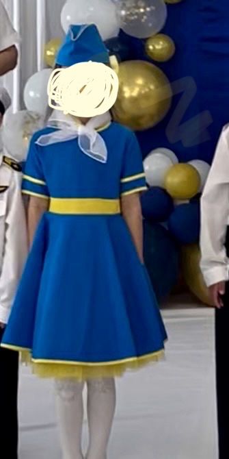 Продам костюм стюардессы шарфик и пилотка в комплекте