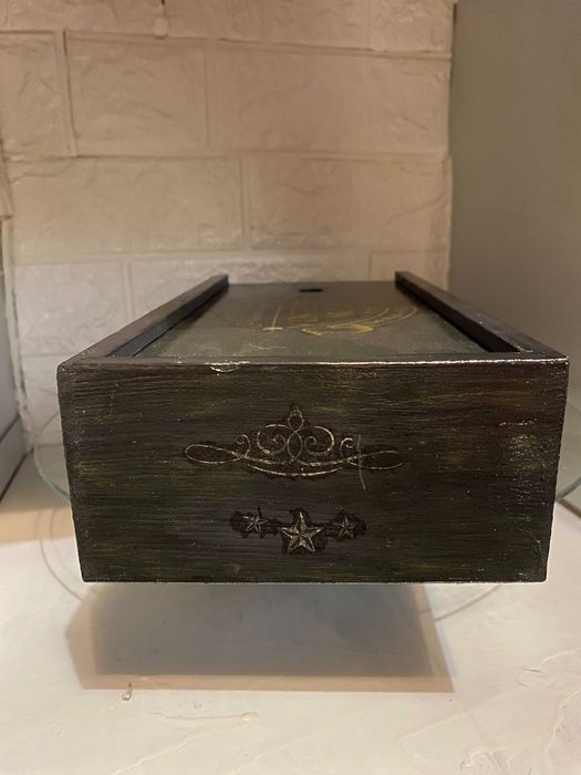 Кутия за бутилка с подложки за чаши