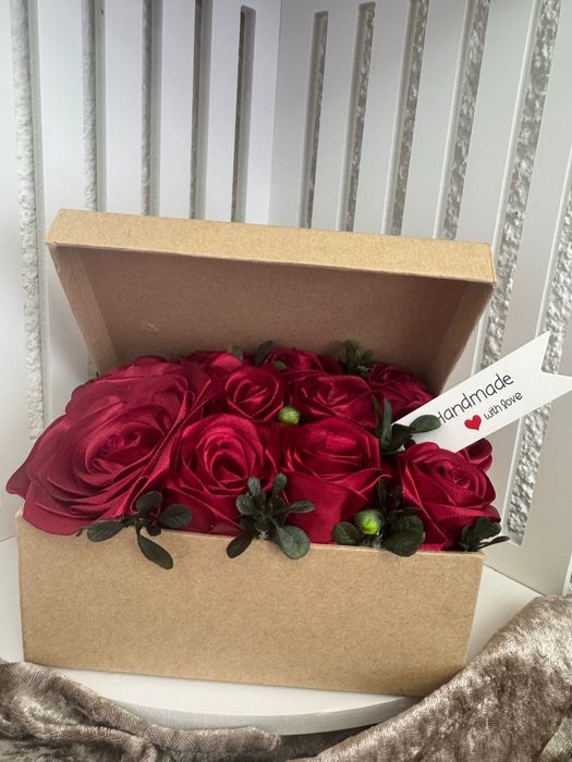 Подаръчни кутийки и букети ръчно направени