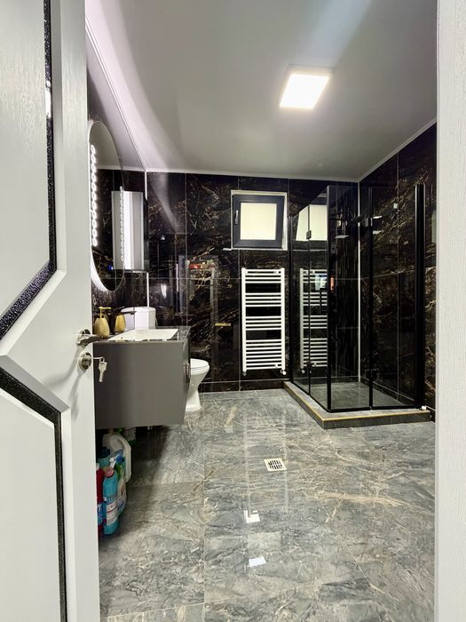 Casa  modernă de vânzare pregatita de mutare .