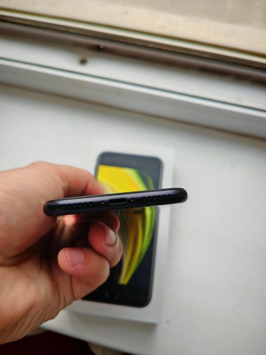Iphone SE 128гб сатылады.