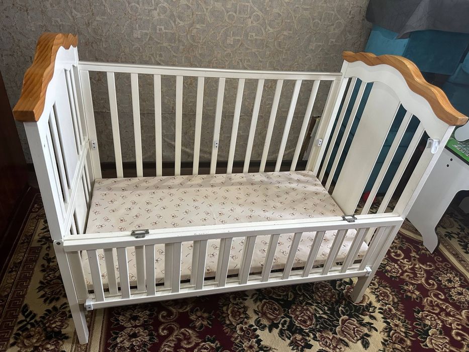 Продаётся детская кроватка