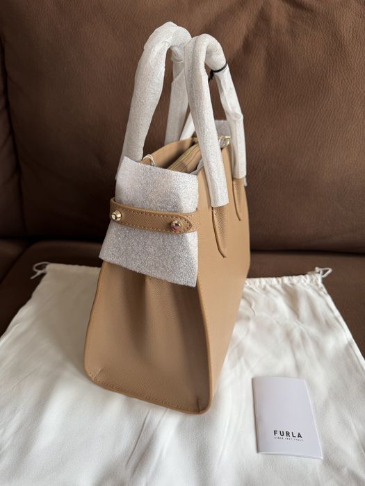 Нова Furla Gardenia Tote с етикет и противопрахова торбичка