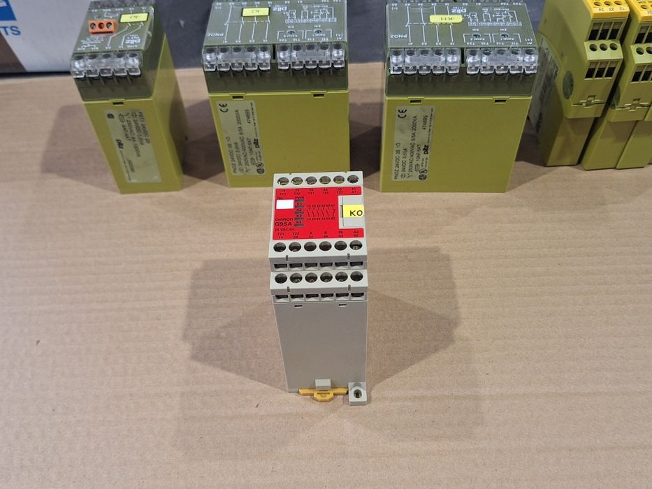 Реле за безопасност Omron