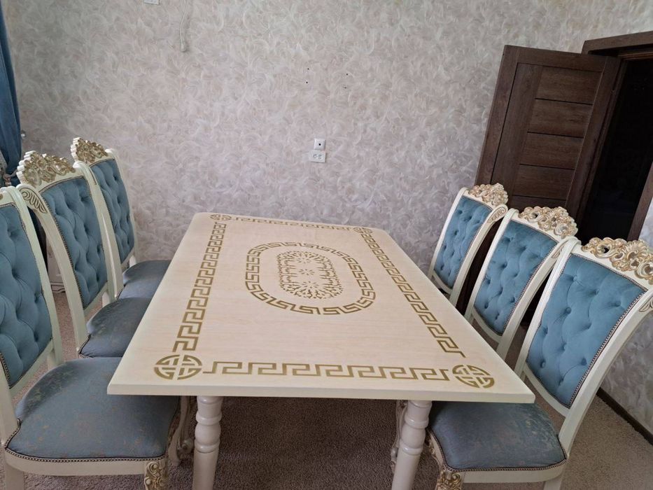 Продается стол и 7 стульев