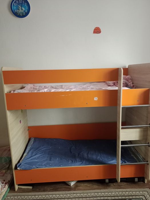 Кровать двухяростная