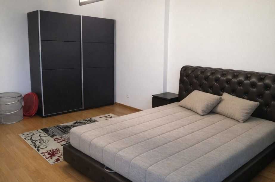 Тристаен апартамент под наем в Център София