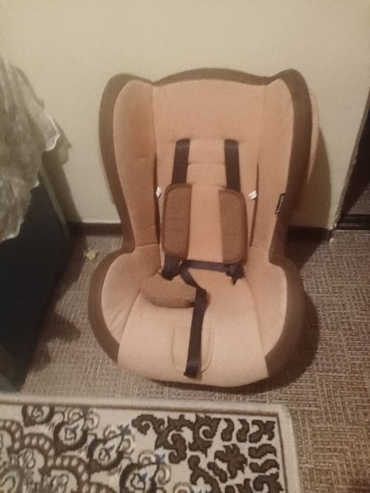 Продается детское кресло на автомобиль.