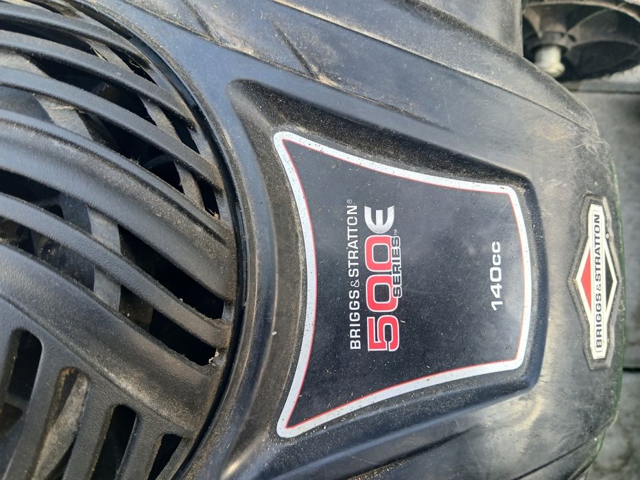 Mașină de tuns iarba-BRIGGS&STRATON și  Honda+Husqvarna cu tracțiune