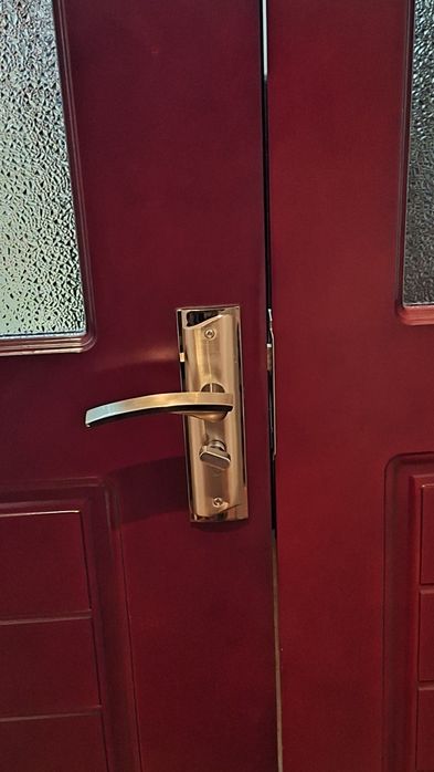 8 дверей продается