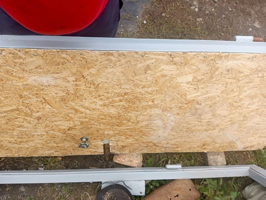 Продам б/у жележную дверь