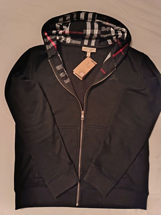 Vând bluza burberry neagra