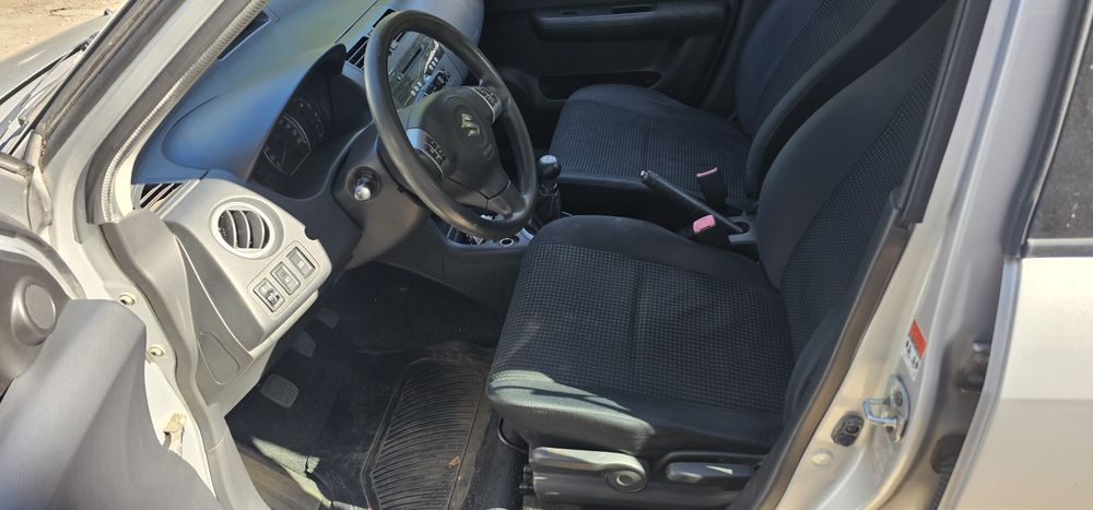 Suzuki swift 1.3 бензин  2005г НА ЧАСТИ