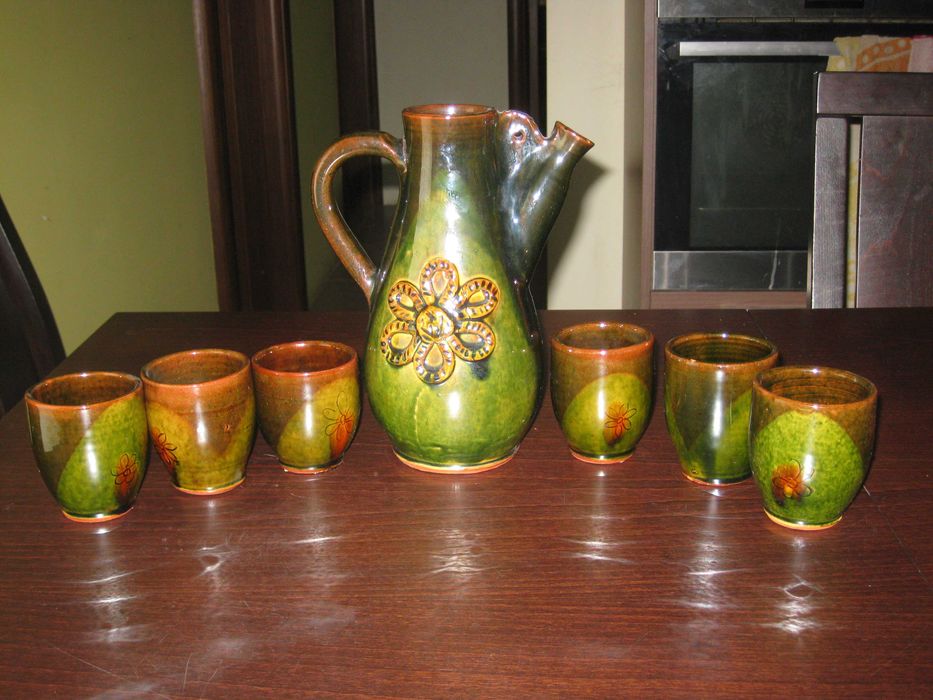 Сервизи, чаши, Цени от 8 до 50  евро, за снимка.