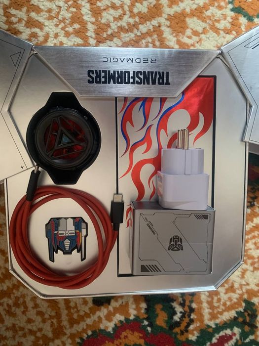 Red magic 8 pro + Tansformers Optimus prime limited edition 16/512 gb