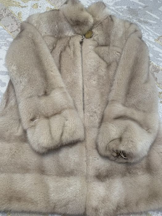 Норковая шуба сатылады.