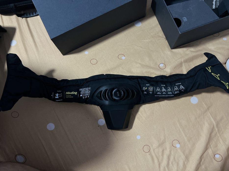 Hövding 3 Airbag pentru bicicliști – Complet, stare foarte bună. Negociabil