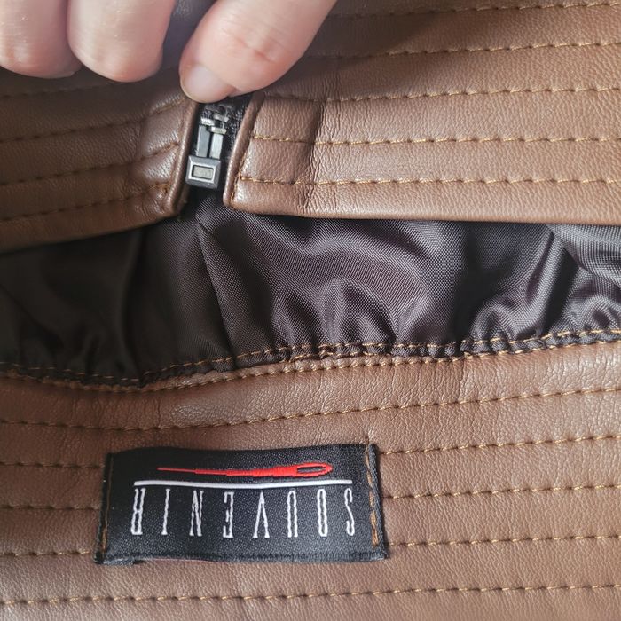 Кожена кафява пола