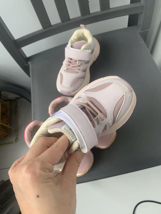 Кроссовки для девочки