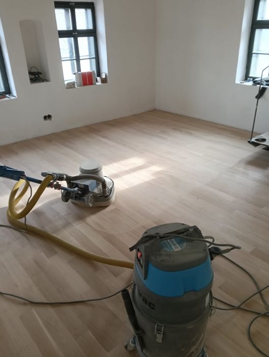 Raschetare Reconditionare Chituire  slefuire Lacuire parchet  lemn masiv/Fara Praf