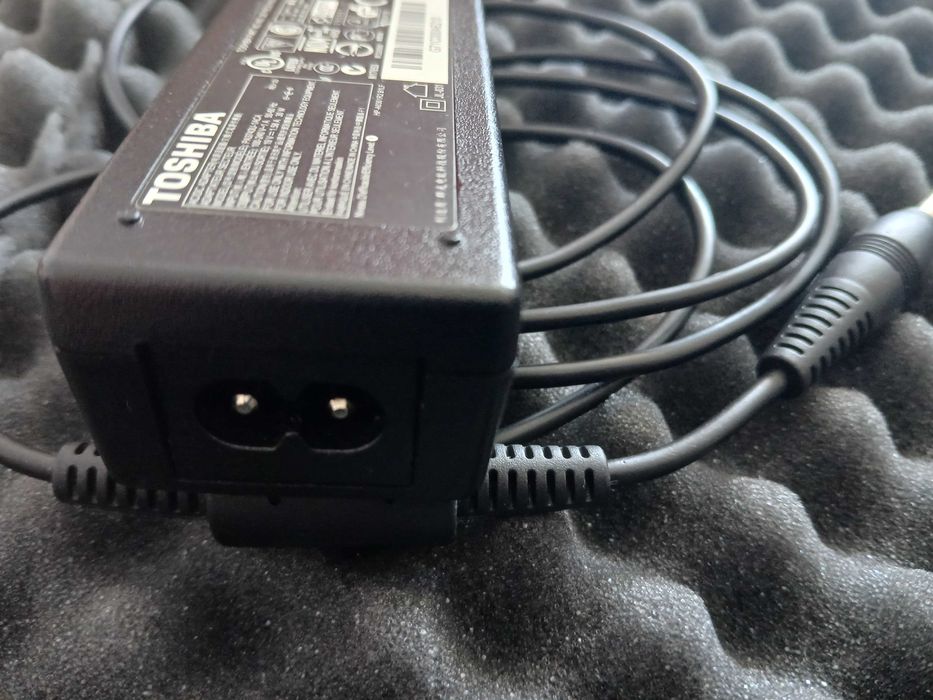 Incarcator Laptop Toshiba Alimentator Model PA3743U-1ACA