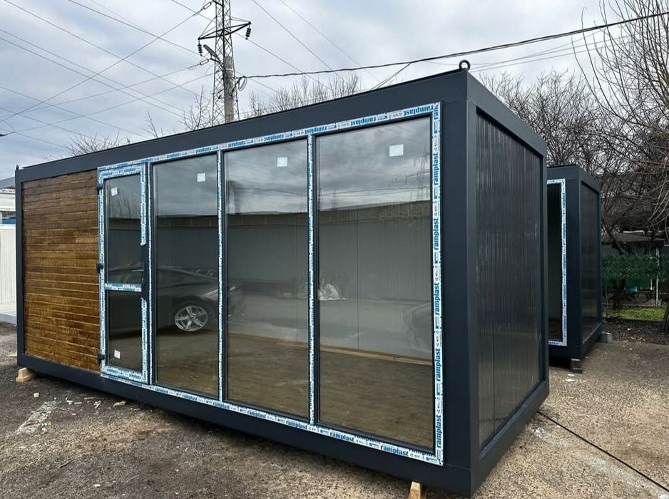 Vand container cu vitrina și grup sanitar