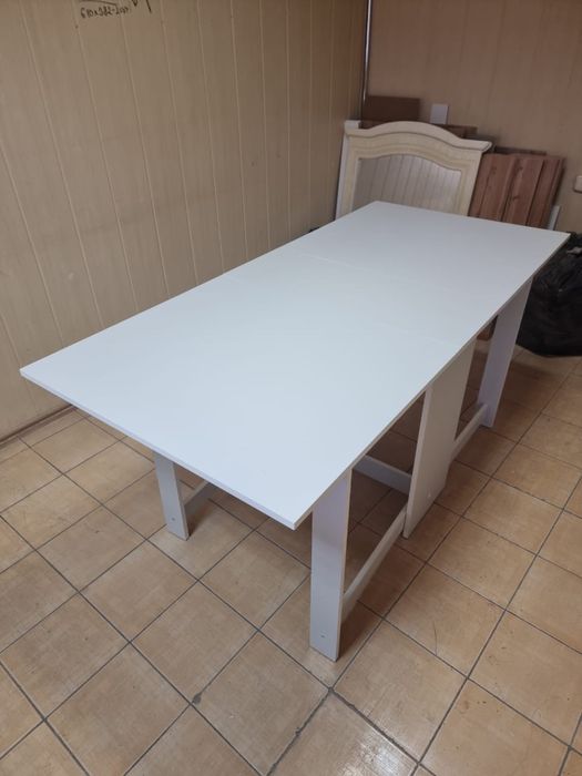 Стол книжки новые