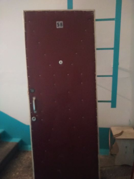 Продам входную дверь б/у . Срочно!!!