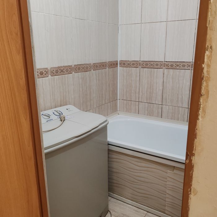 Сдам 2 х кв. 8 м-н девушкам или семейным