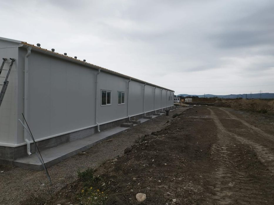 Hale metalice containere usi panouri fundati la cheie