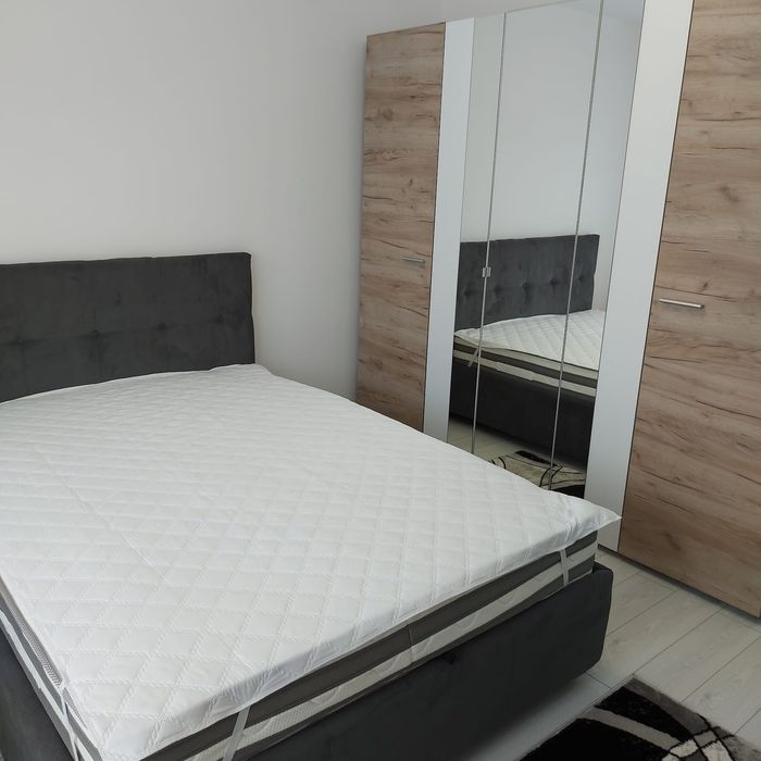 Inchiriez apartament cu 2 camere,decomandat