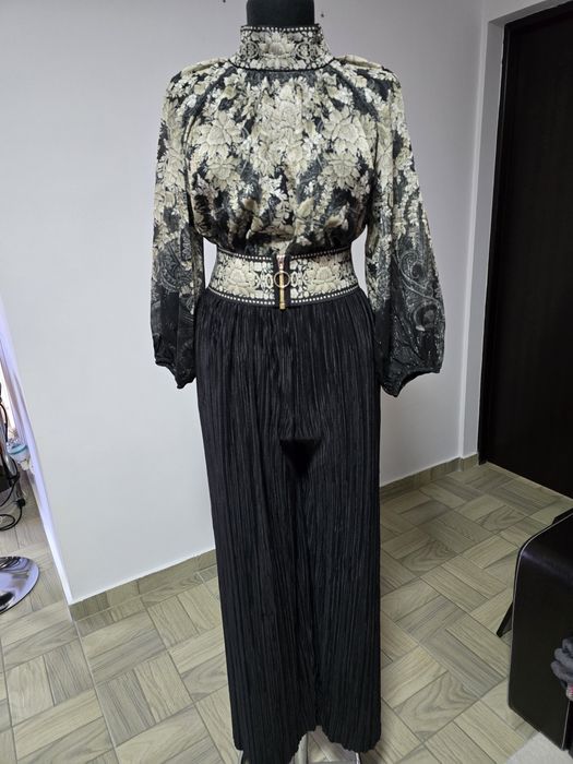 Pantaloni largi din vascoza plisati, cu banda elastica lata în talie