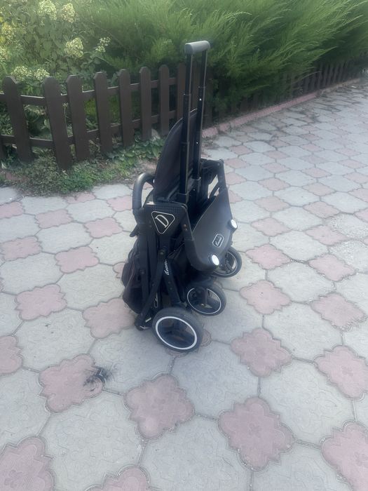 Продам коляску прогулочную