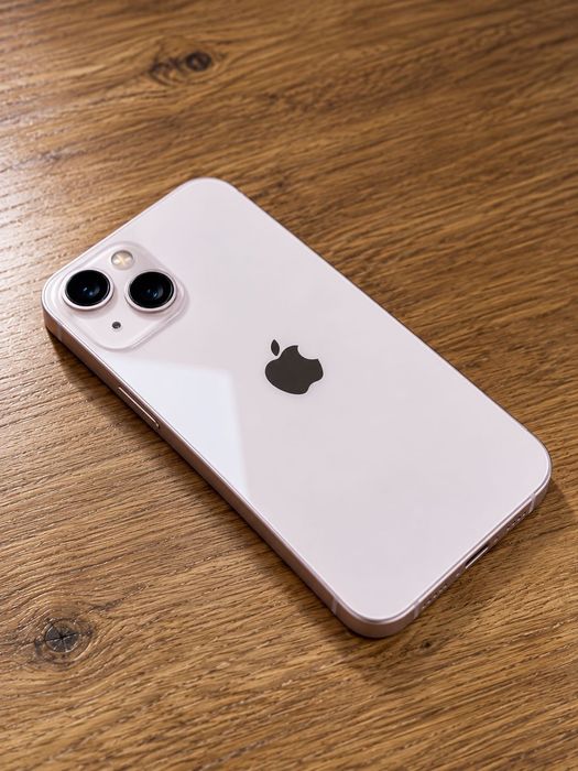 Продавам iPhone 13 128GB Pink