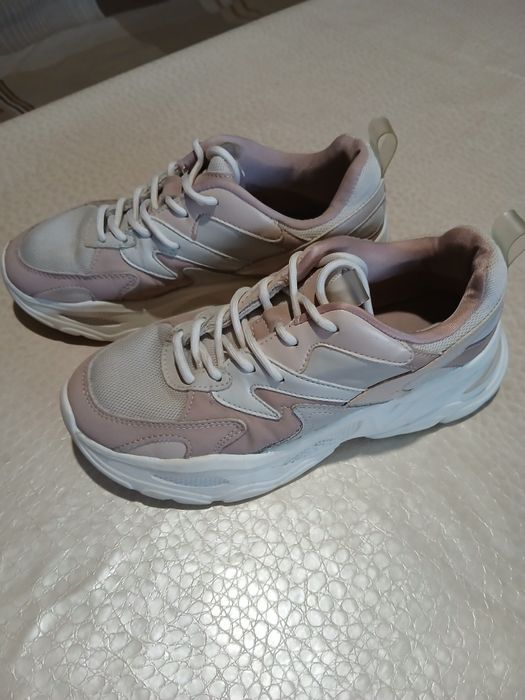 Маратонки  Bershka