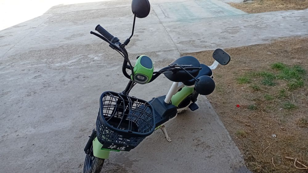 Скутер HUAXUN.   D