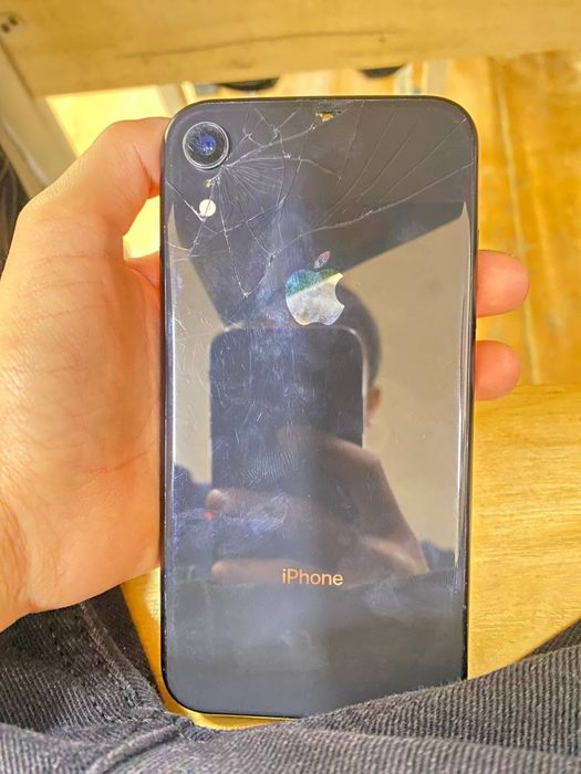 Iphone xr  fes truton bor 1.400 kelishamiz