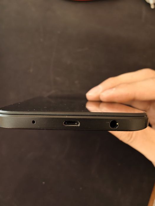 Продам телефон Pocco C51