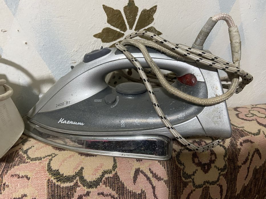 Продам два пылесоса и прочее.