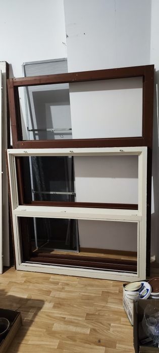 Окна и дверь деревянные