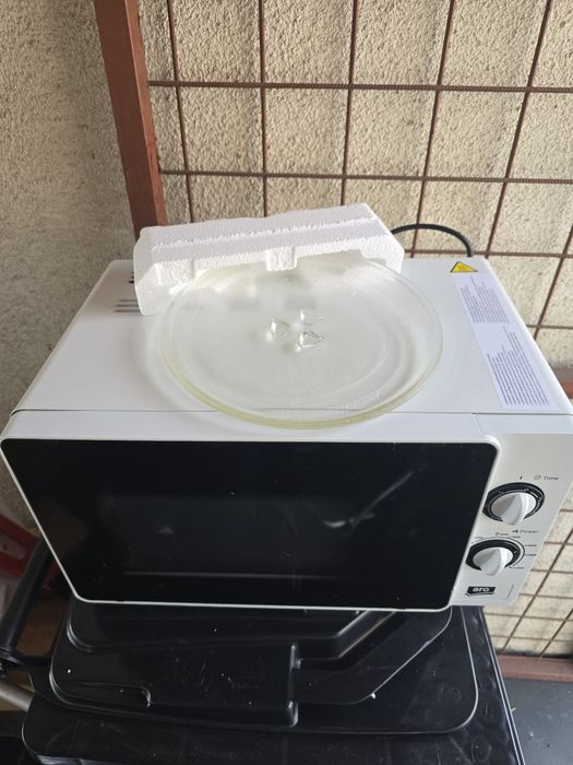 Cuptor microunde cu toate accesoriile