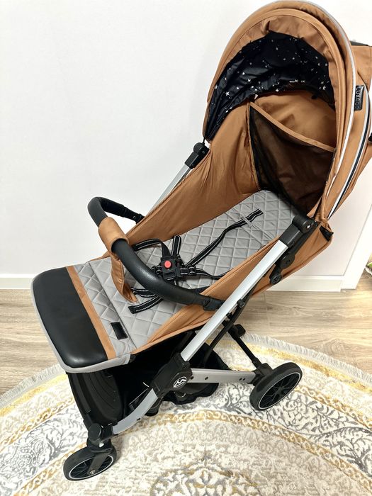 Детская прогулочная коляска