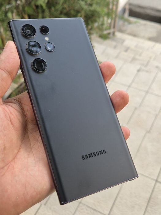 Samsung s22 ultra.  5G 256 gb