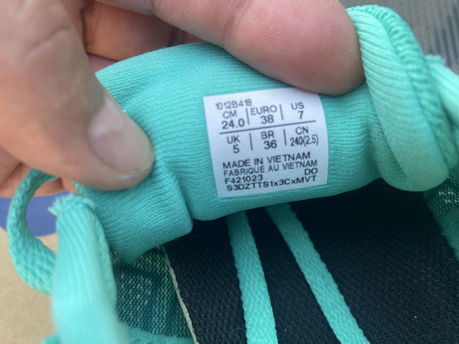 маратонки Asics номера 37,5 и 38см ,стелки 23,5см и 24см,като нови
