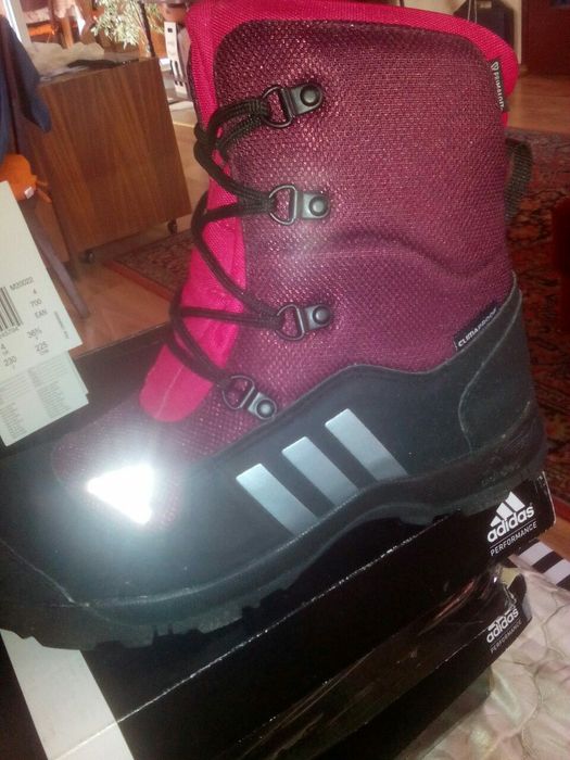 Продавам дамски-детски зимни маратонки Adidas - Нови