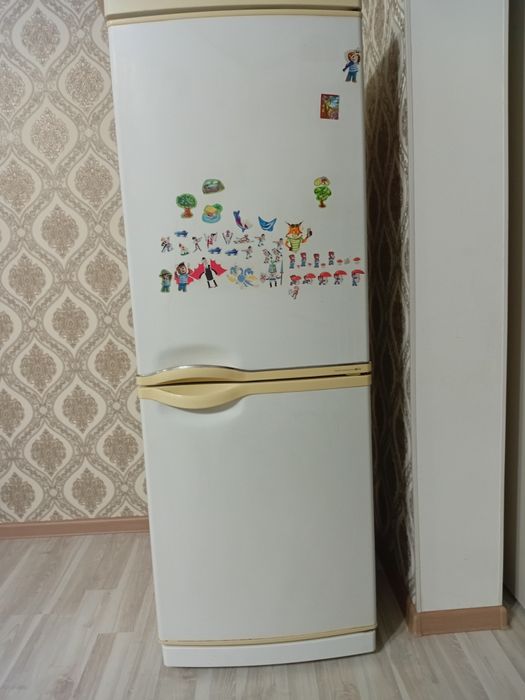 Холодильник LG в рабочем состоянии.