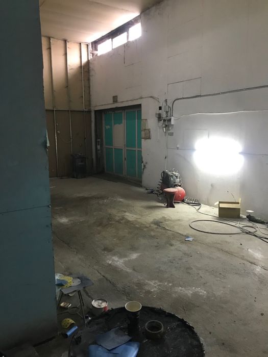 Loc garaj spatiu masina