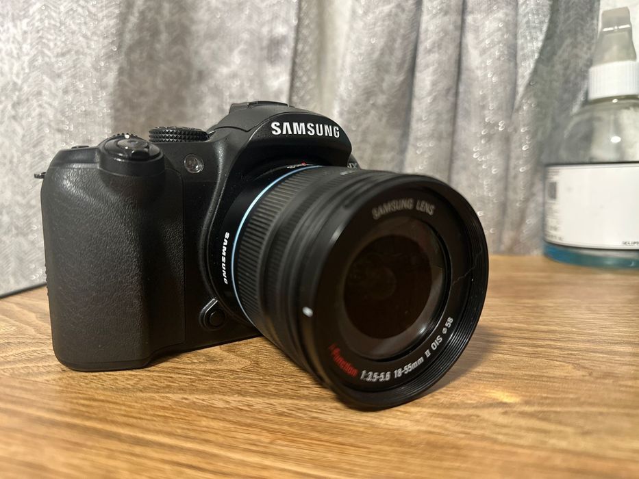 Aparat foto Samsung NX11 + obiectiv – stare foarte bună