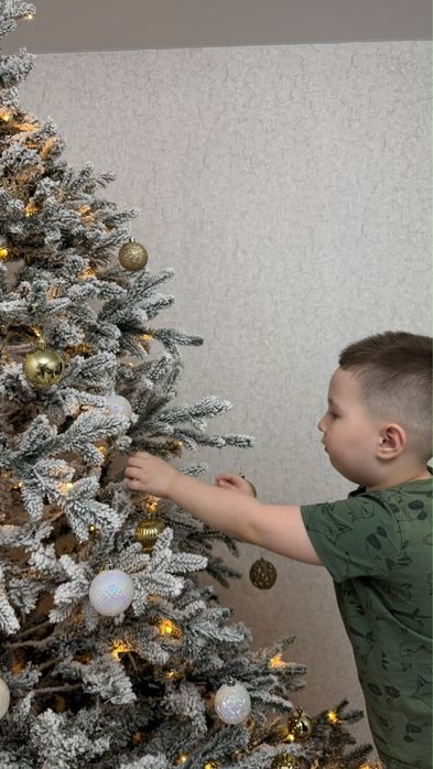 Продам Новогоднюю Елку с игрушками.